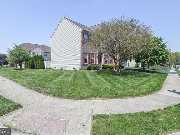 2nd image of 2 Latour Ln