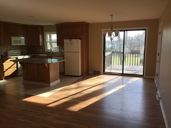 5th image of 628 Senn Dr