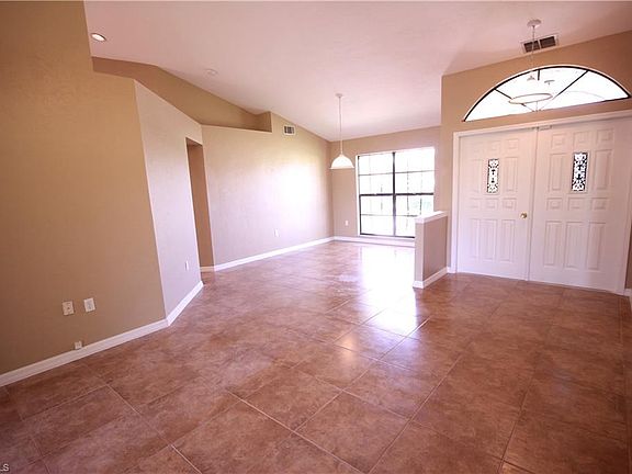 5th image of 541 Foxcreek Dr