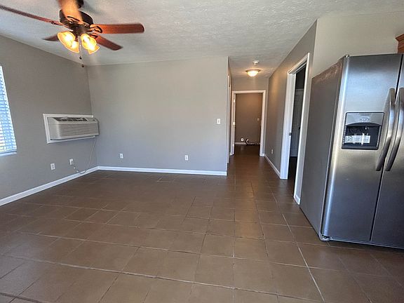 4th image of 108 Scott Dr #2