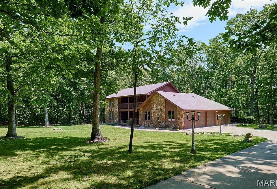 1st image of 218 Brook Ln