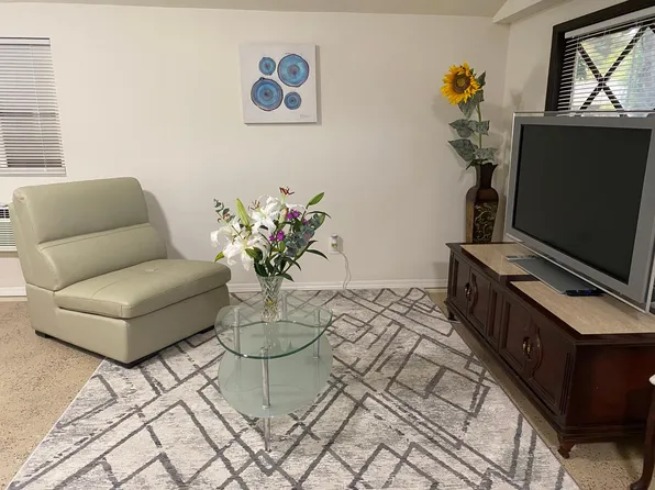 4892 Reforma Rd, Woodland Hills, CA 91364