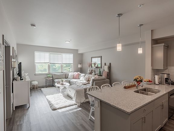 4th image of 221 Prince Ave Unit 206
