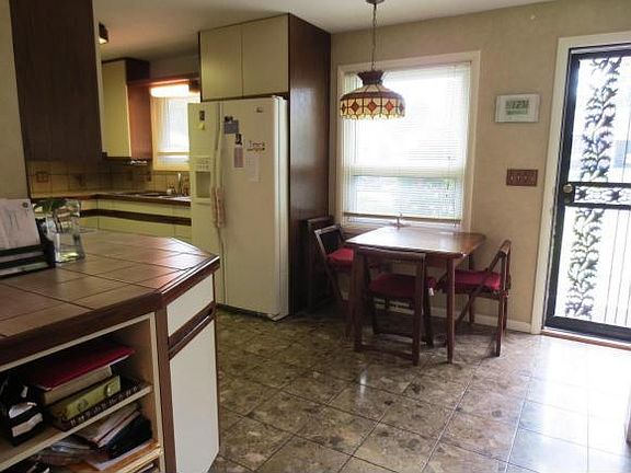 3rd image of 122 Clifton Blvd