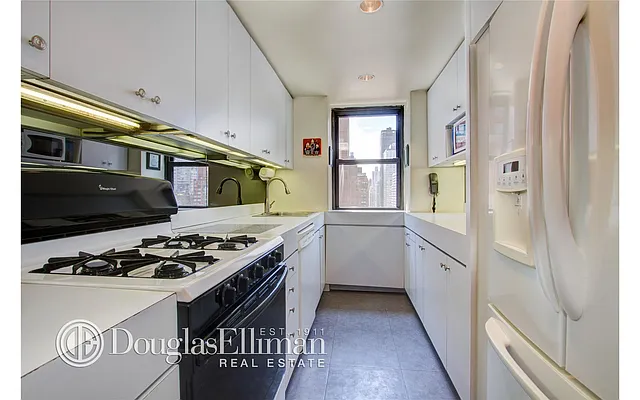 Sold by Douglas Elliman | media 15