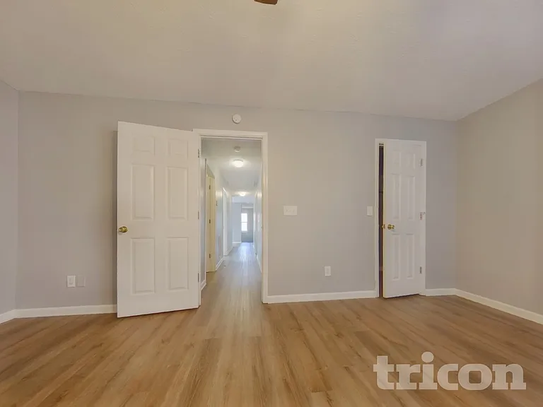 878 Crestworth Xing — Photo 13