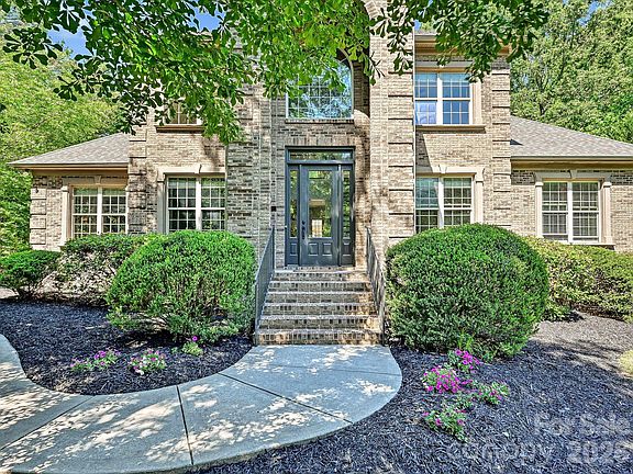 3rd image of 1023 Trinity Ridge Pkwy