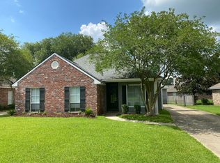18426 Lake Camellia Ave, Baton Rouge, LA 70817