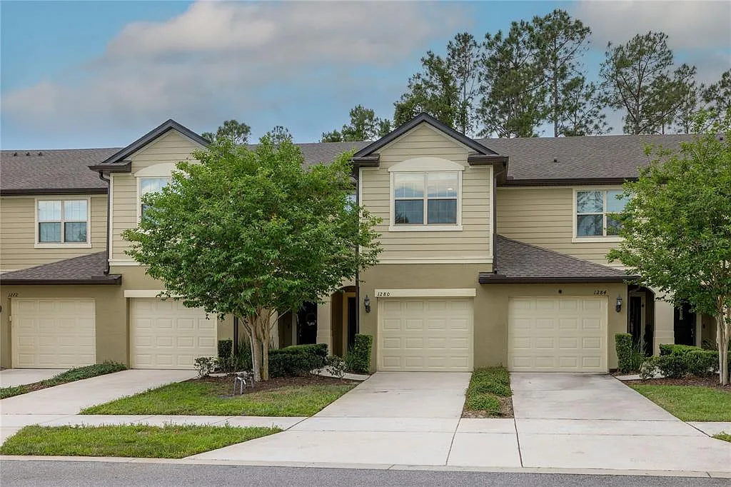 3 bed, 2.5 bath, 1708 sqft, $2,350 — Photo 2