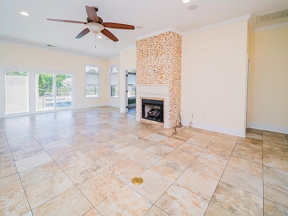 5th image of 705 Fountain View Ct.