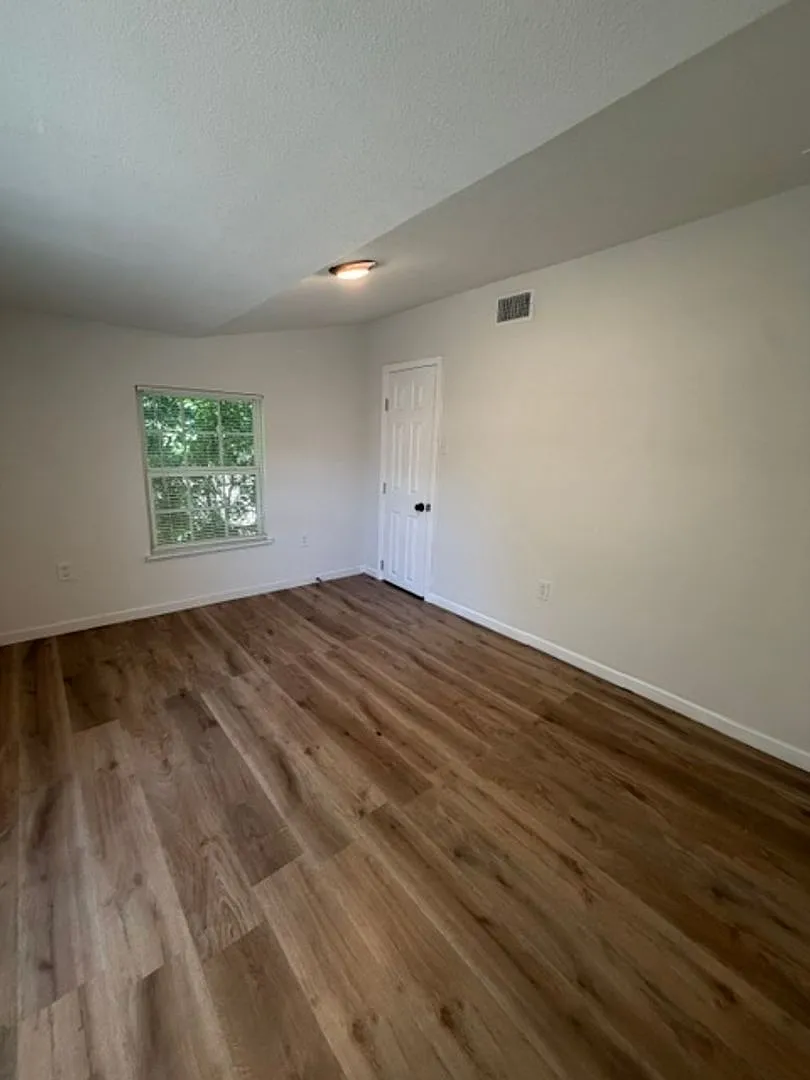 Remodeled 3-Bedroom Rental Near Baylor University | 2123 Burnett Ave, Waco, TX — Photo 4