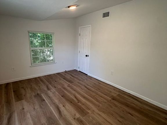 4th image of 2123 Burnett Ave