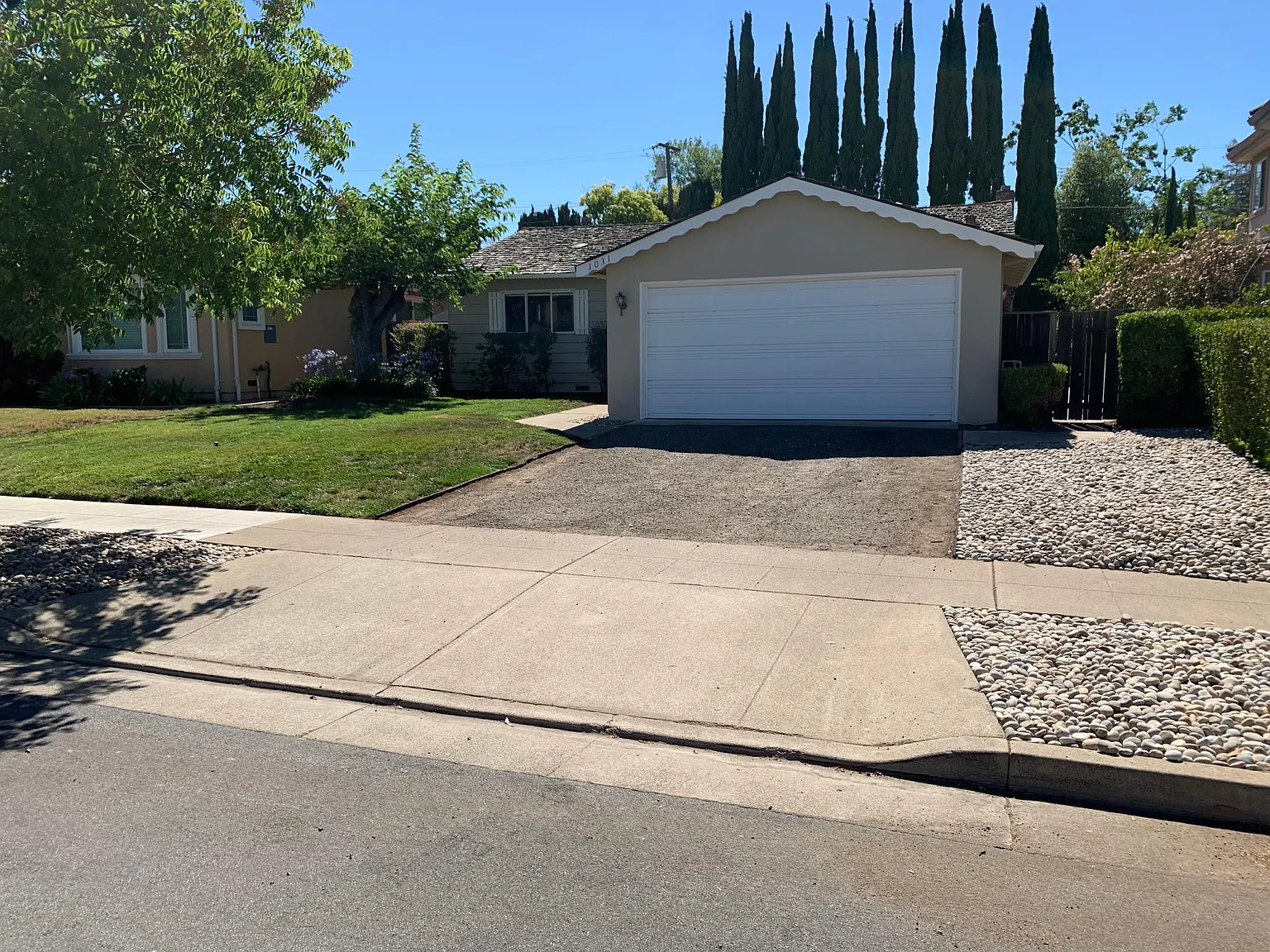 1031 Pennington Ln photo 1