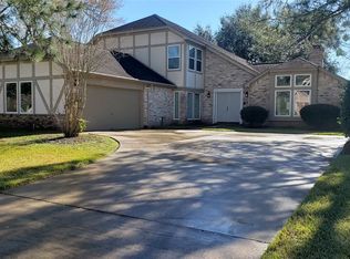 1934 Round Lake Dr, Houston, TX 77077