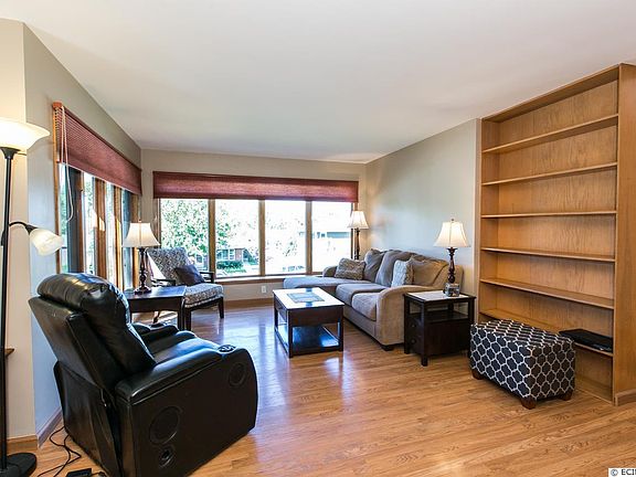 4th image of 1530 Earl Dr