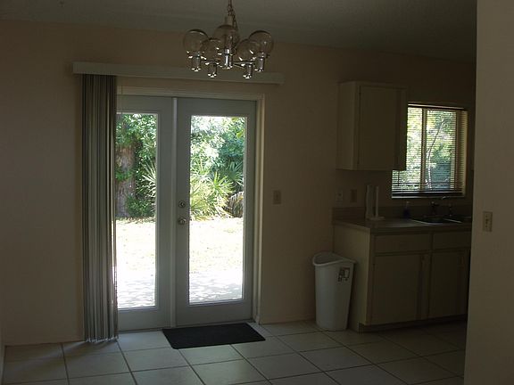 4th image of 1298 Willard St