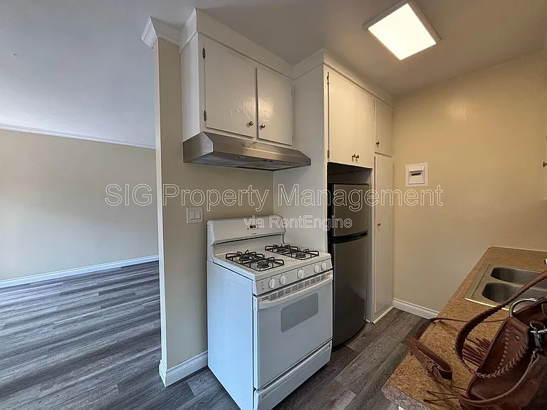 526 E Windsor Rd #15 — Photo 6