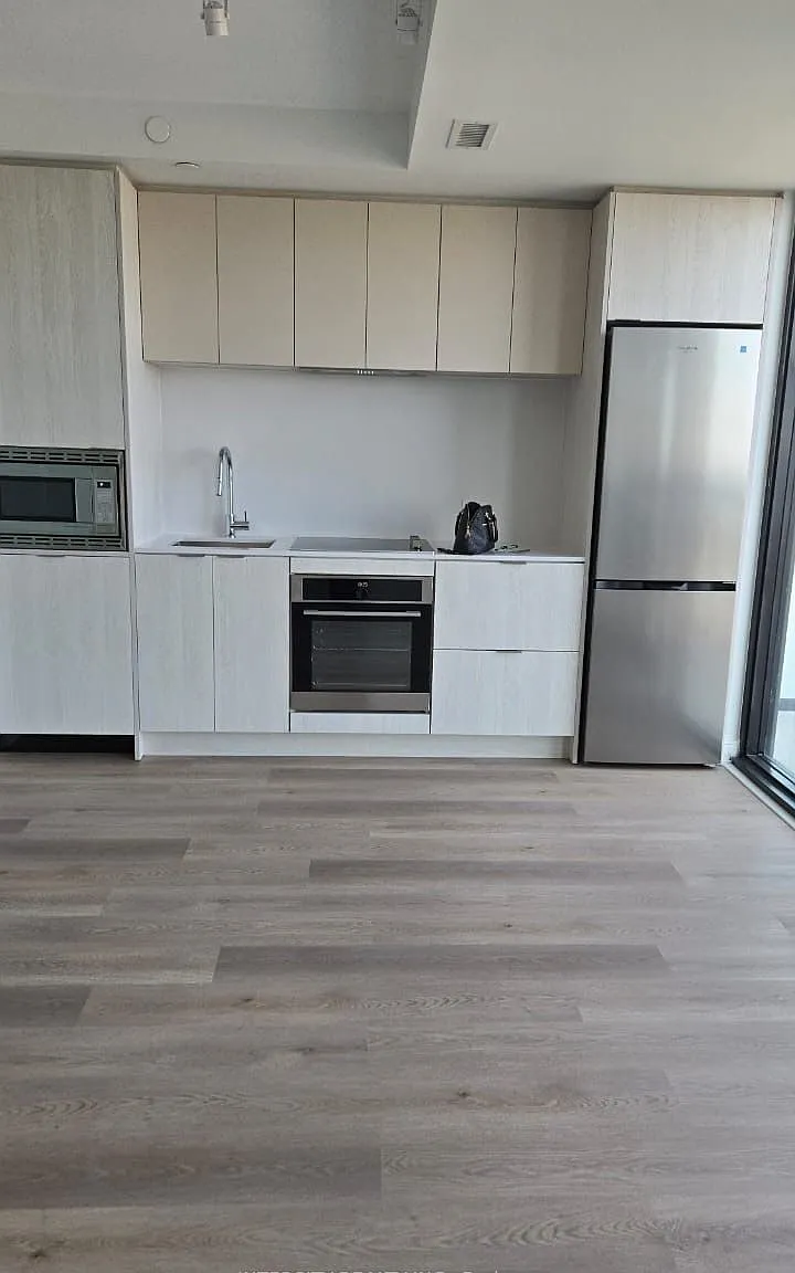 Arte Condos — Photo 3