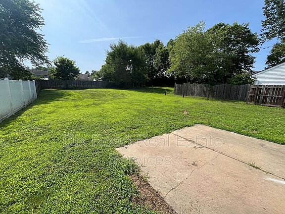 3rd image of 307 Park Dr