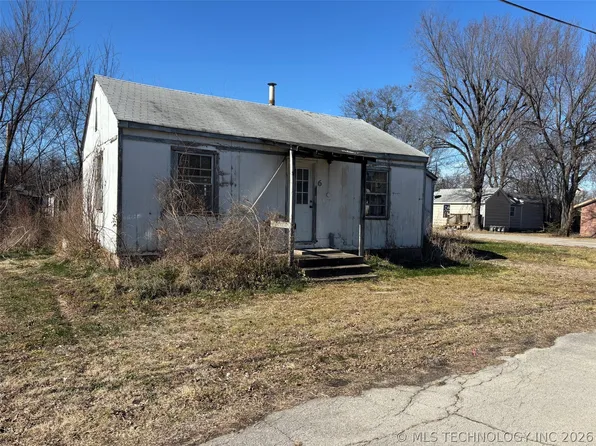 6 S Bailey St, Pryor, OK 74361