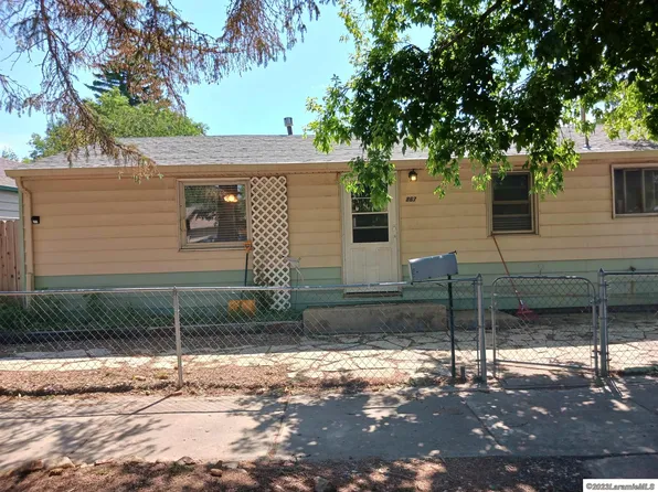 867 N 6th St, Laramie, WY 82072
