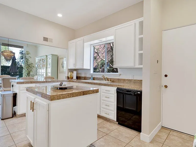 47126 El Menara Cir — Photo 13
