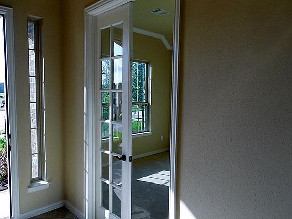 2nd image of 6118 Garden Lakes Ln