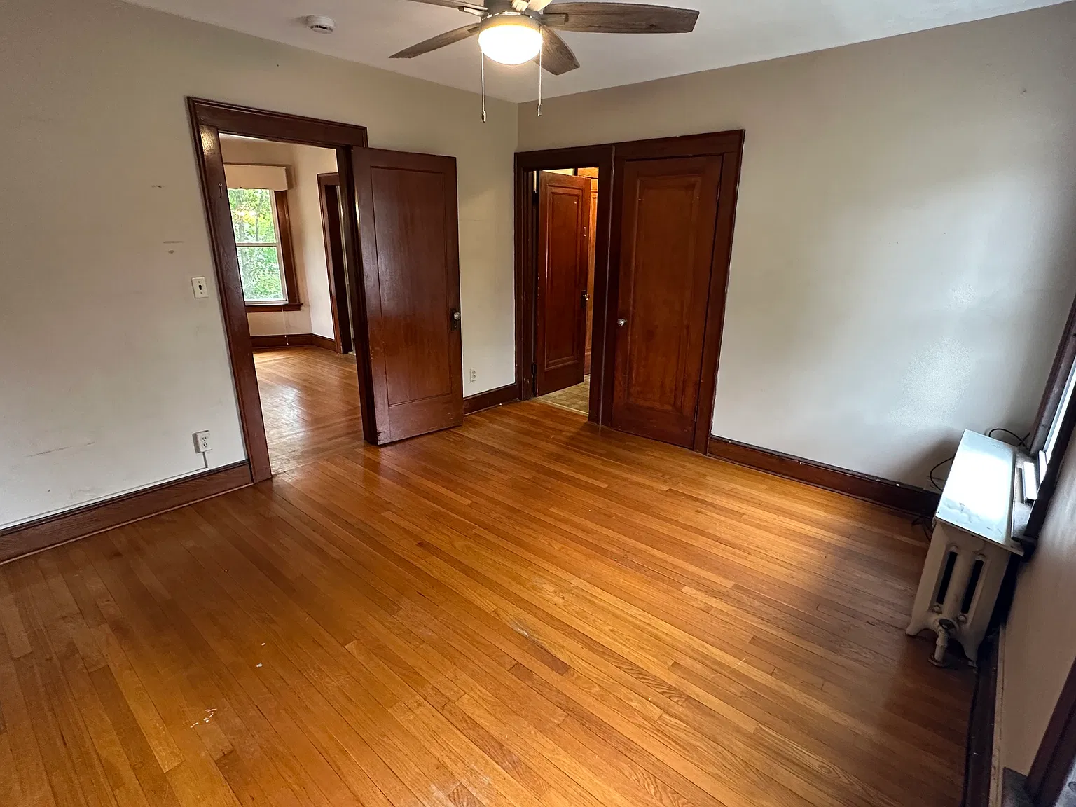 2 bed, 1000 sqft, $1,900 — Photo 2