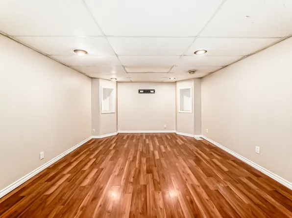 327 Dalhousie Dr #2, Winnipeg, MB R3T 2Z6