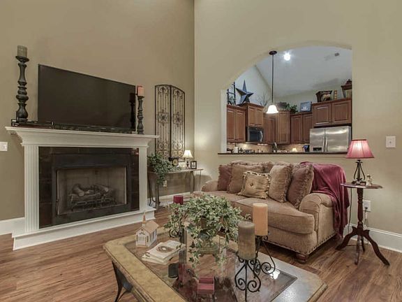 5th image of 917 Bishop Knoll Ln