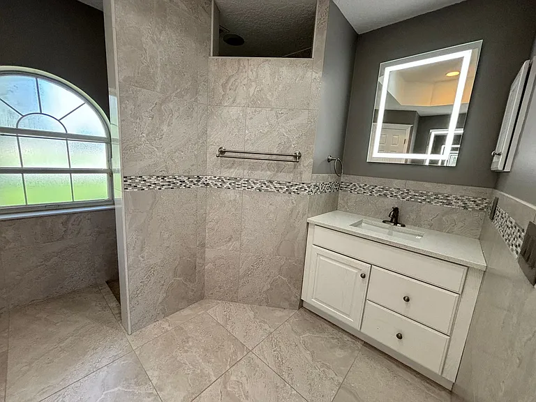 20 Clarendon Ct N — Photo 17