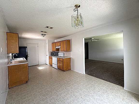 5th image of 2201 Sandstone Dr