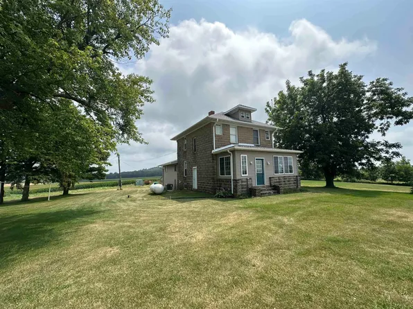 2733 S Curtiss Rd, Stockton, IL 61085