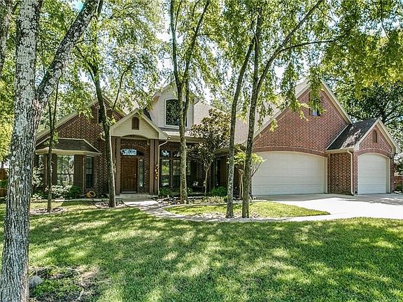 3rd image of 102 Woodland Dr