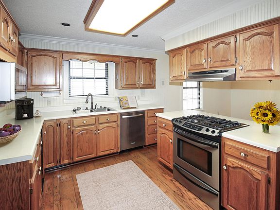 4th image of 1108 N Arch St