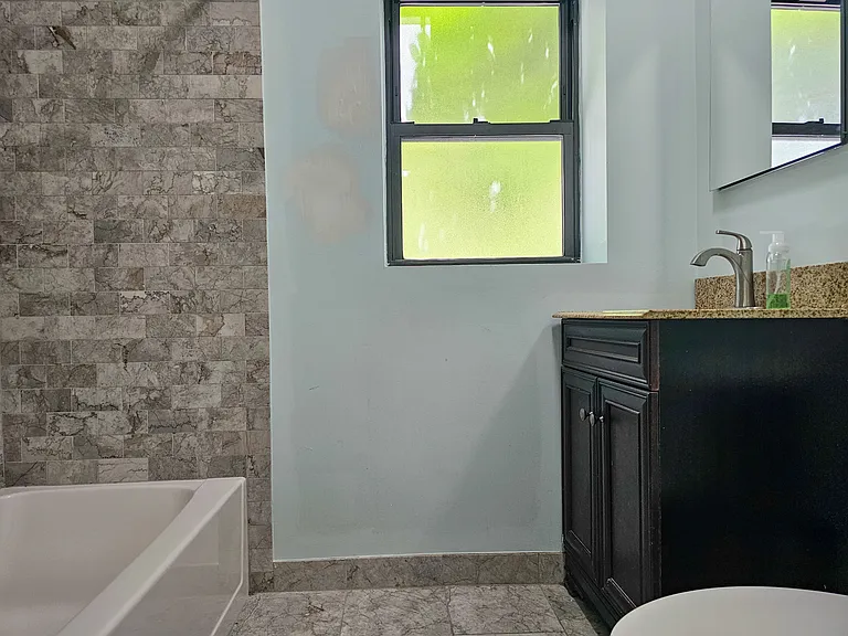 4100 N Kedzie Ave #2E — Photo 10