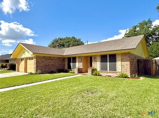 208 Richmond Dr, Victoria, TX 77904
