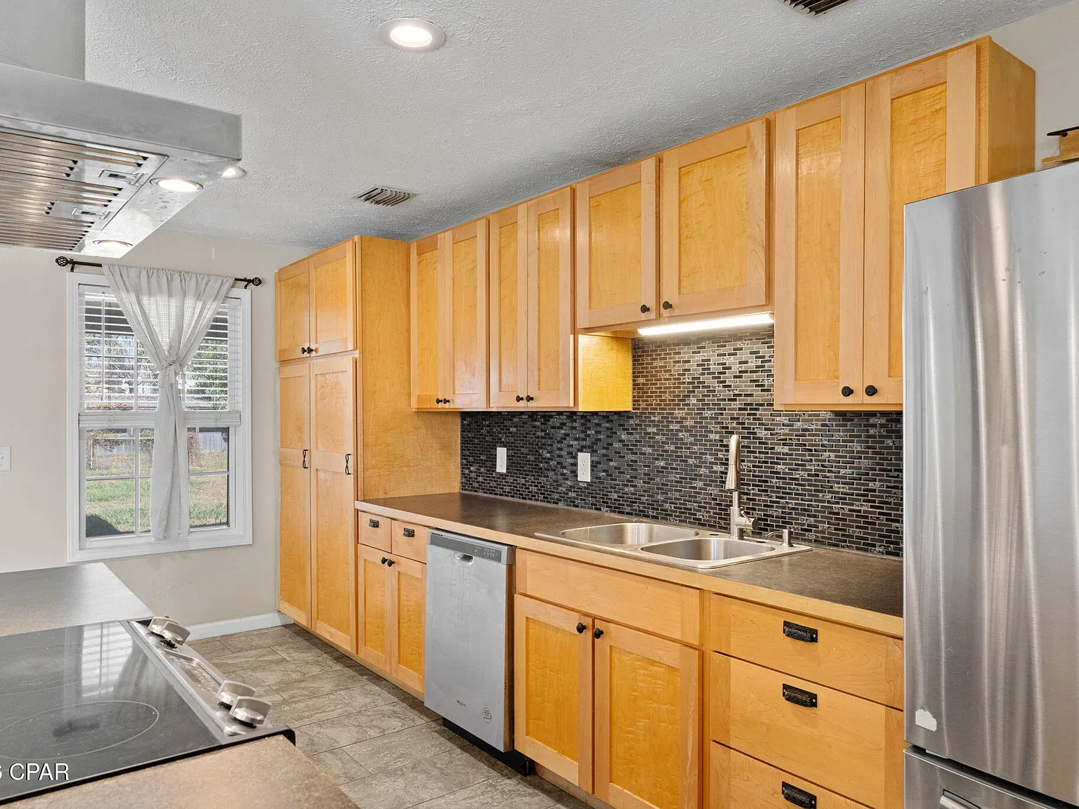 4 bed, 2.5 bath, 1798 sqft, $2,400 — Photo 3