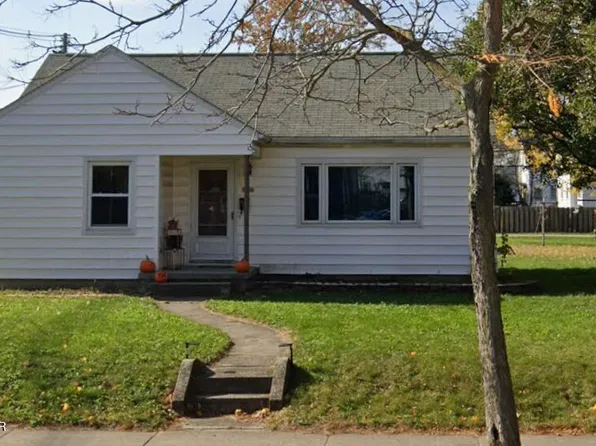 805 S Blackhoof St, Wapakoneta, OH 45895