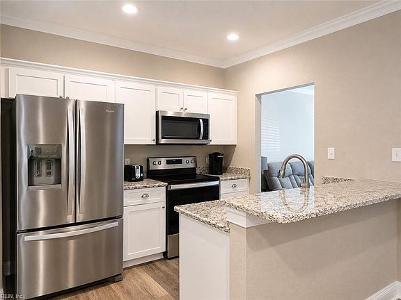 4th image of 110 N 11th St