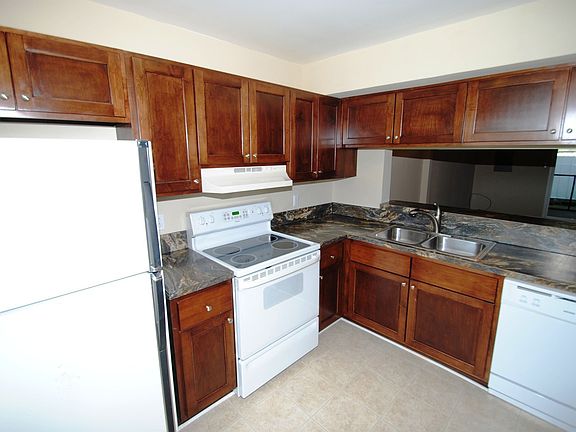4th image of 765 Hampshire Ln