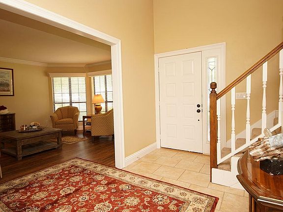4th image of 1612 Oakmont Cir