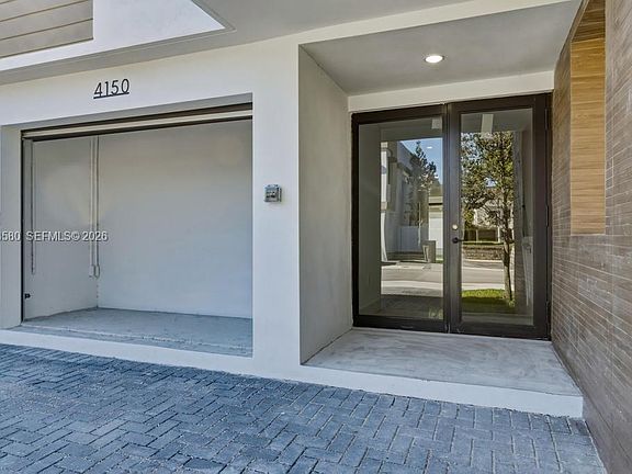 3rd image of 4120 S Oak Pl