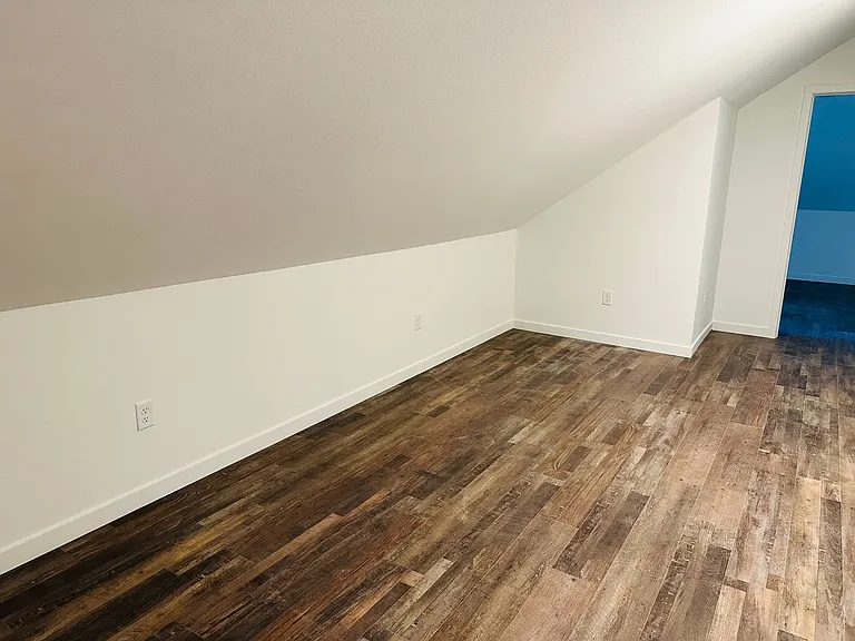 921 E 4th St #16 — Photo 10