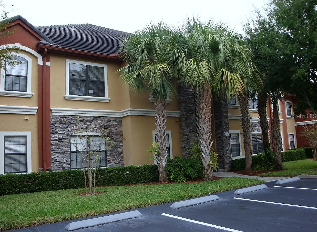 2 bed, 1034 sqft, $1,900 — Photo 2