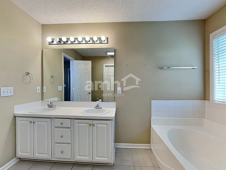 1795 Pebble Run Ln — Photo 11