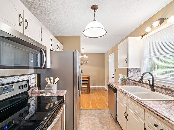 5th image of 232 Northwood Ter