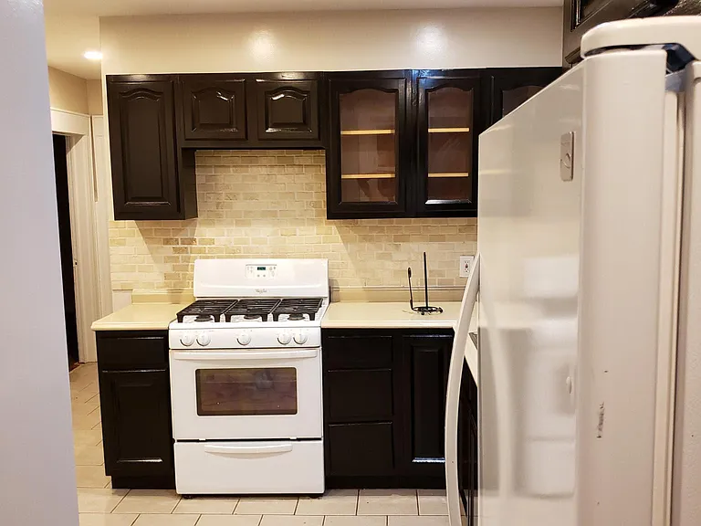 48 Hazelwood Ave #1 — Photo 2