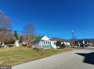 131 Serpell Ave, Belington, WV 26250