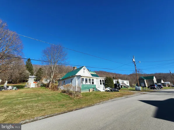 131 Serpell Ave, Belington, WV 26250